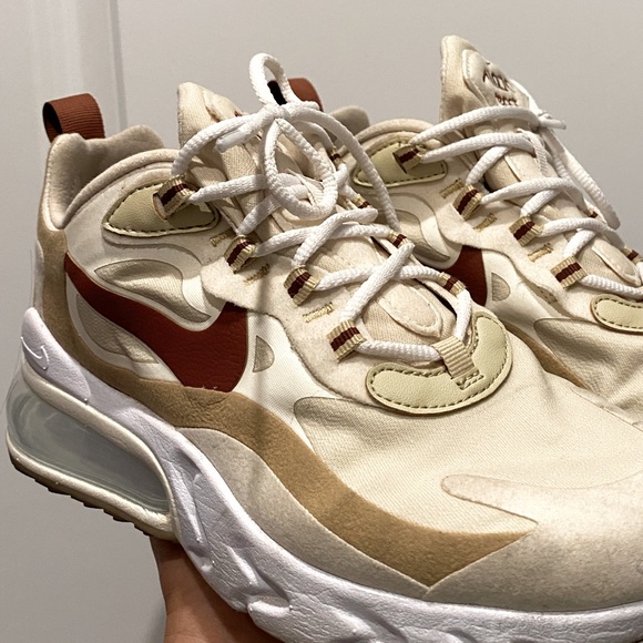 NIKE WMNS AIR MAX 270 REACT (TEAM
GOLD/CINNAMON-CLUB GOLD-PALE IVORY) - Picture 5 of 7